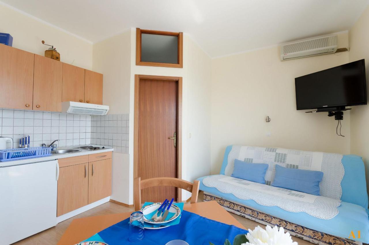 Apartments And Room Drazen Novi Vinodolski Exteriér fotografie